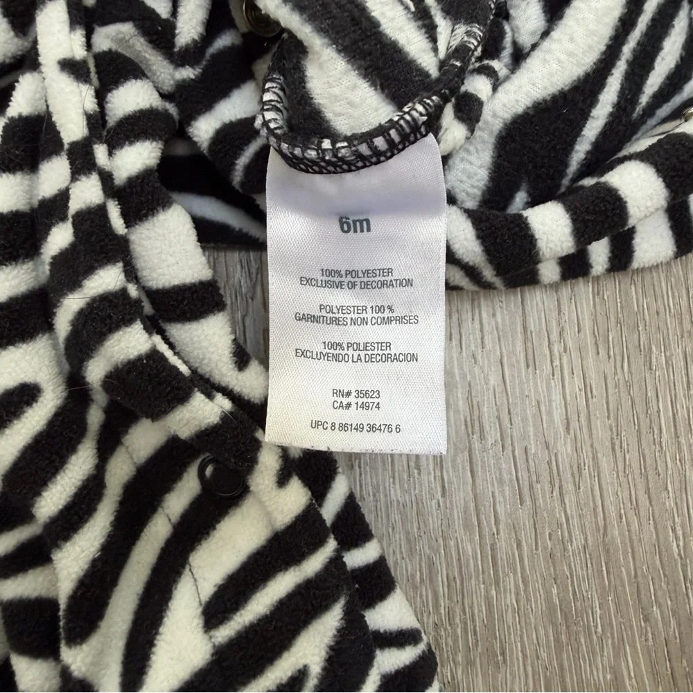 CARTERS FLEECE SNAP UP FOOTED SLEEPER ZEBRA 6MO